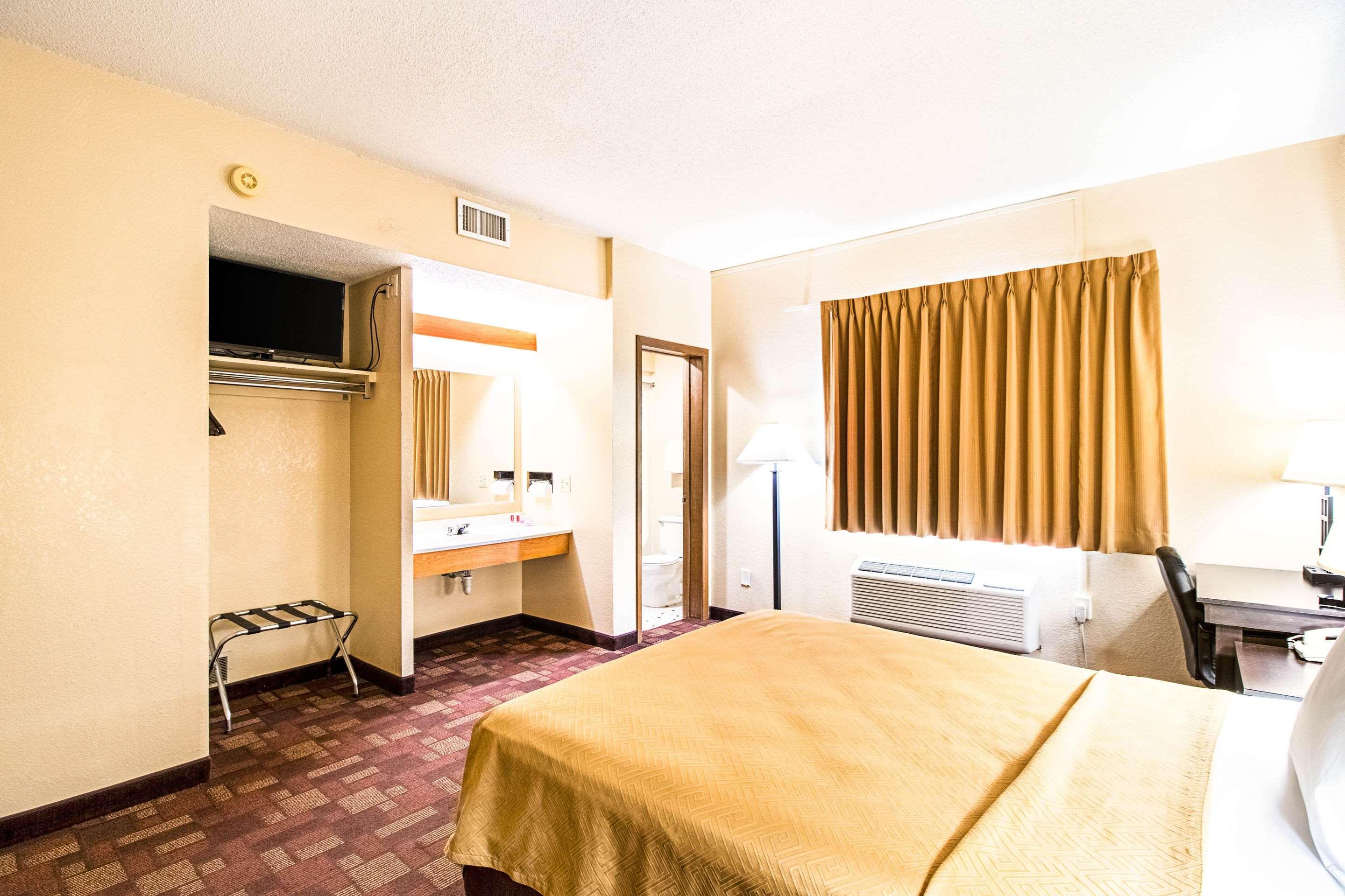 Econo Lodge Watertown Εξωτερικό φωτογραφία