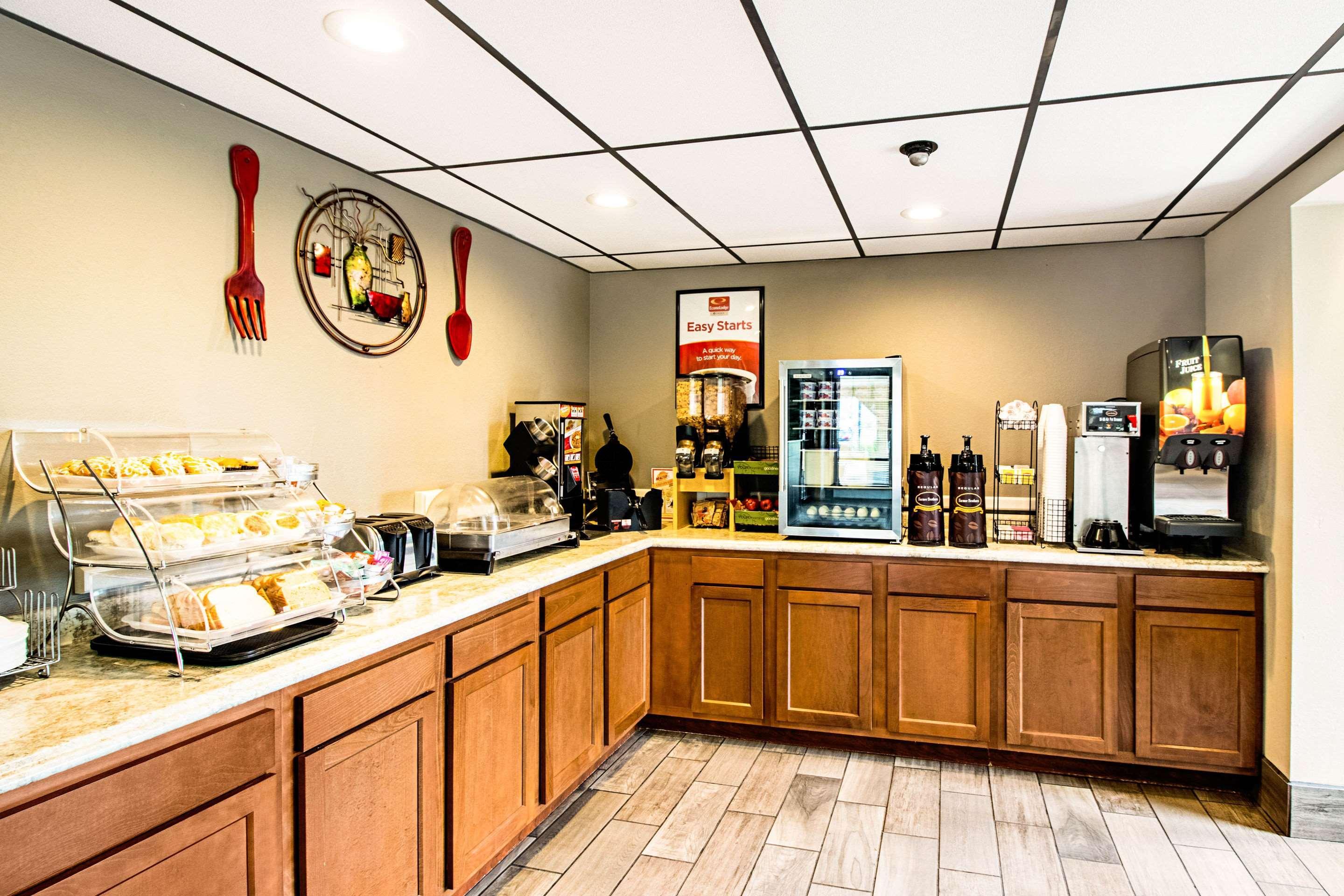 Econo Lodge Watertown Εξωτερικό φωτογραφία