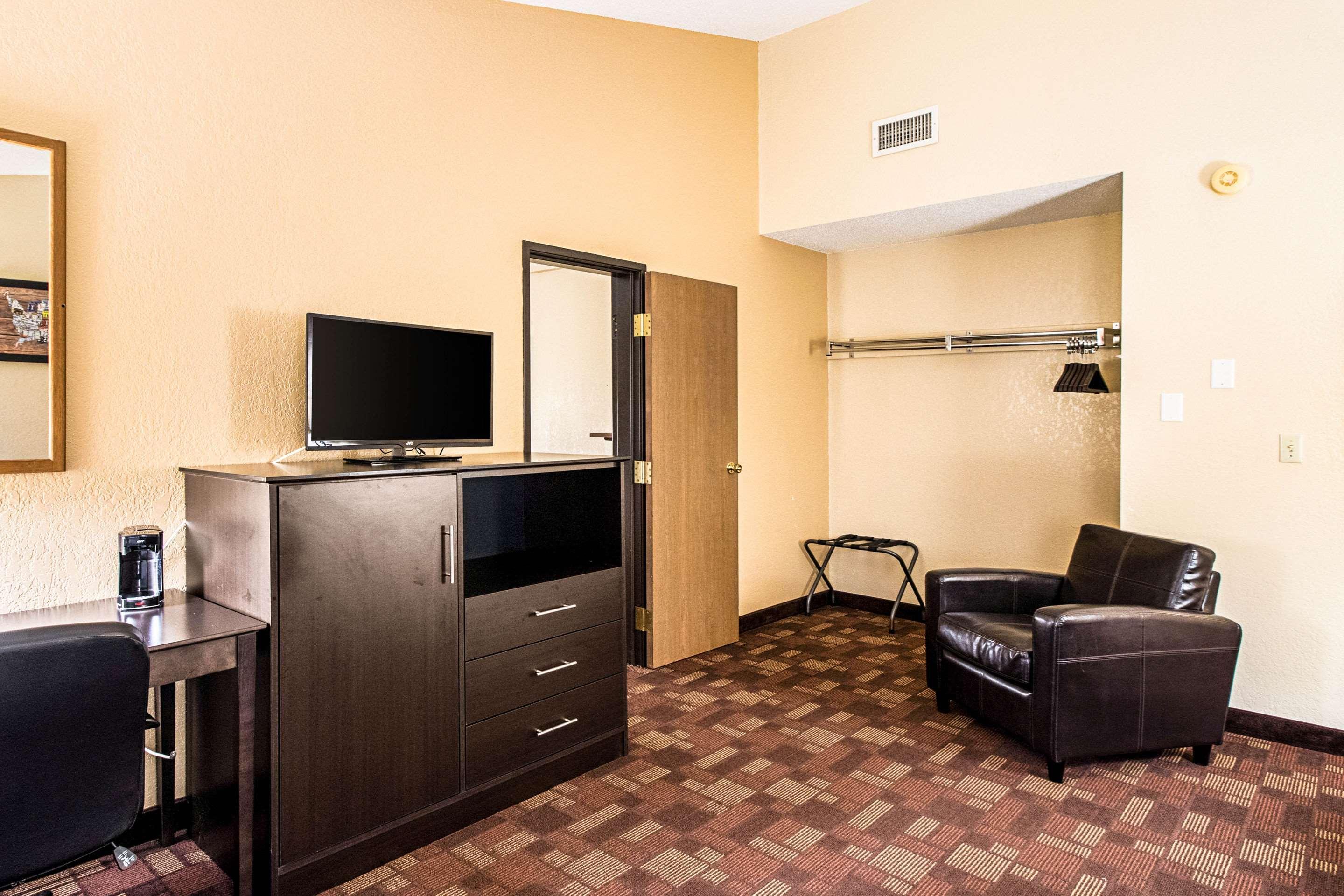 Econo Lodge Watertown Εξωτερικό φωτογραφία