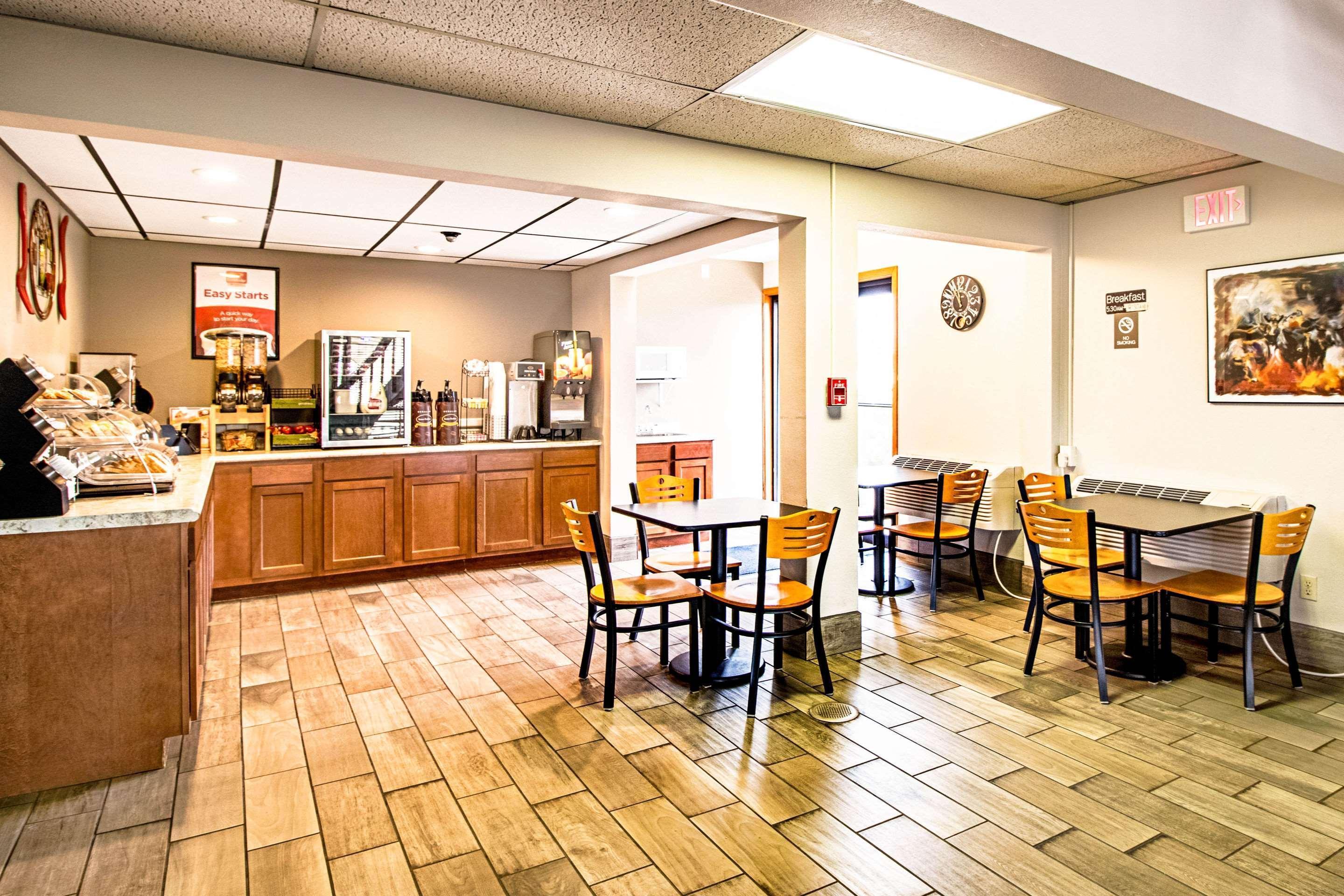 Econo Lodge Watertown Εξωτερικό φωτογραφία