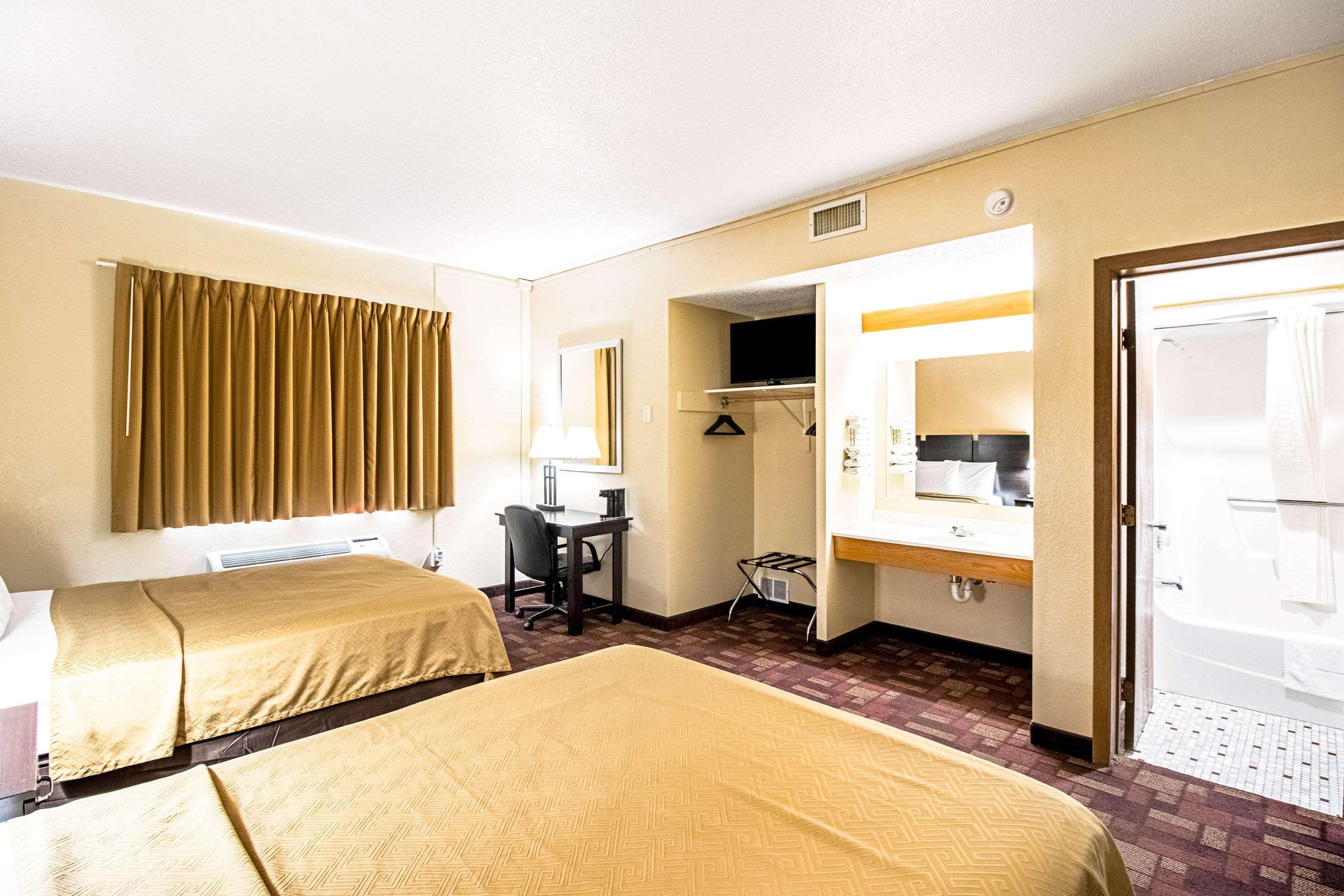 Econo Lodge Watertown Εξωτερικό φωτογραφία