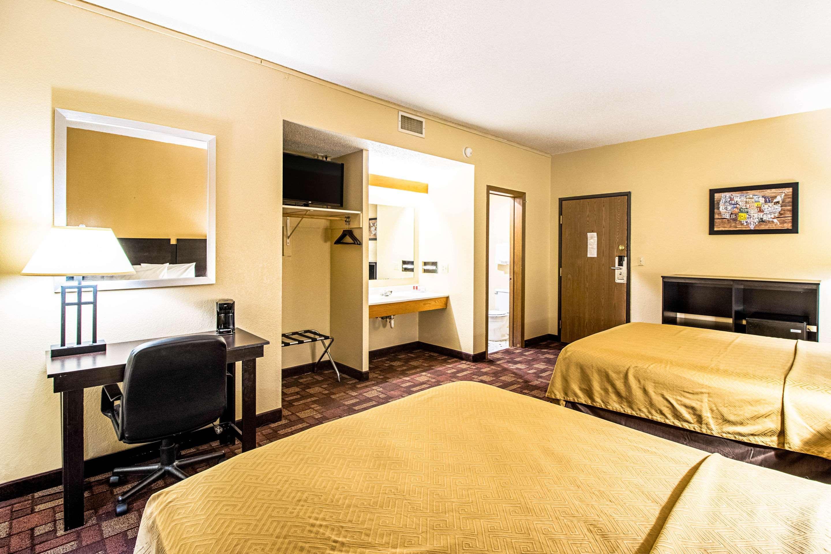 Econo Lodge Watertown Εξωτερικό φωτογραφία