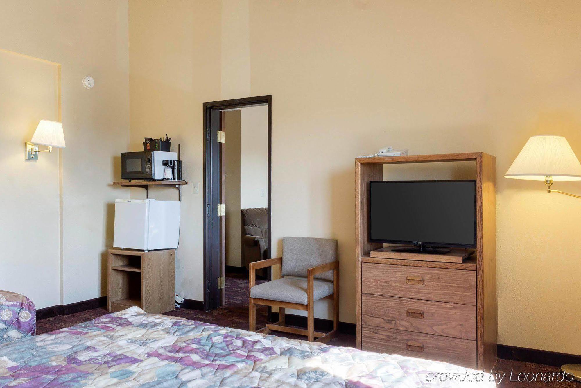 Econo Lodge Watertown Εξωτερικό φωτογραφία