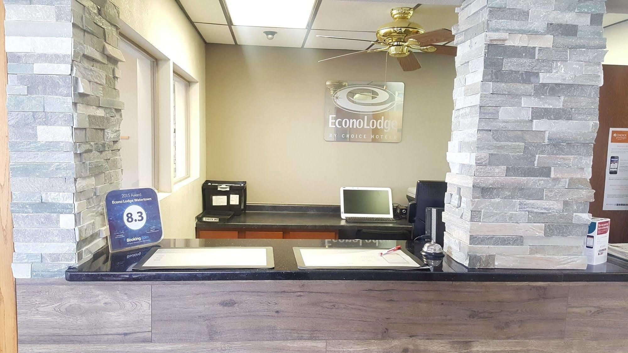 Econo Lodge Watertown Εξωτερικό φωτογραφία