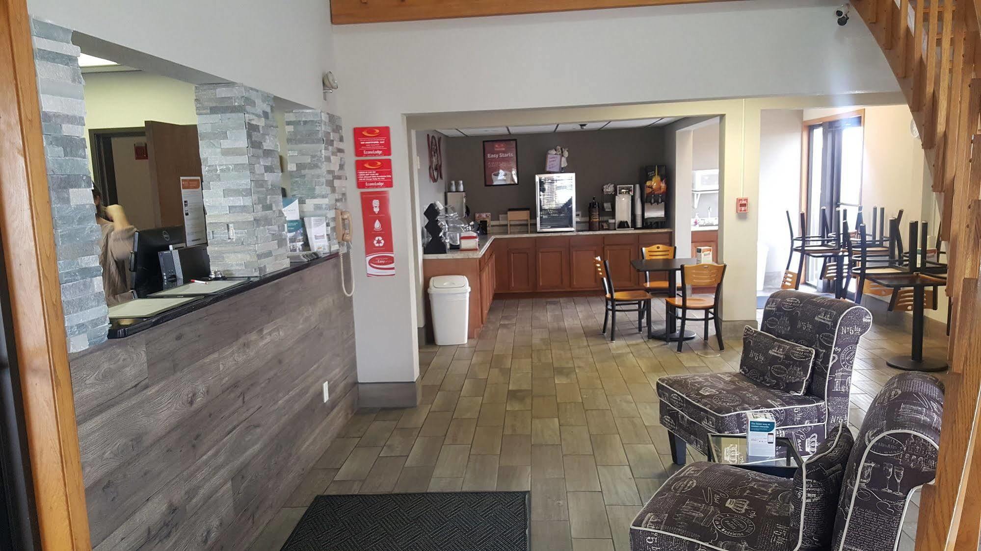 Econo Lodge Watertown Εξωτερικό φωτογραφία
